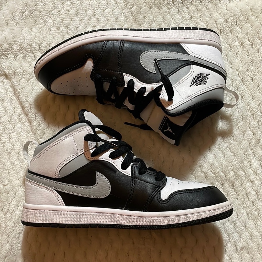 Jordan 1 mid White Shadow